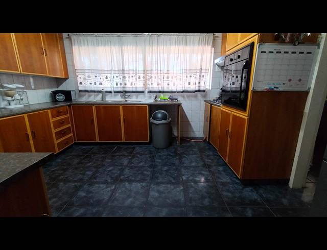 4 BEDROOM HOUSE FOR SALE IN PROTEA PARK